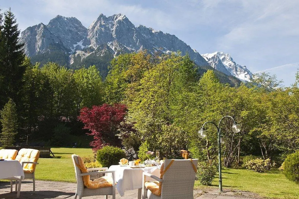 Hotel Alpenhof Grainau 4*,